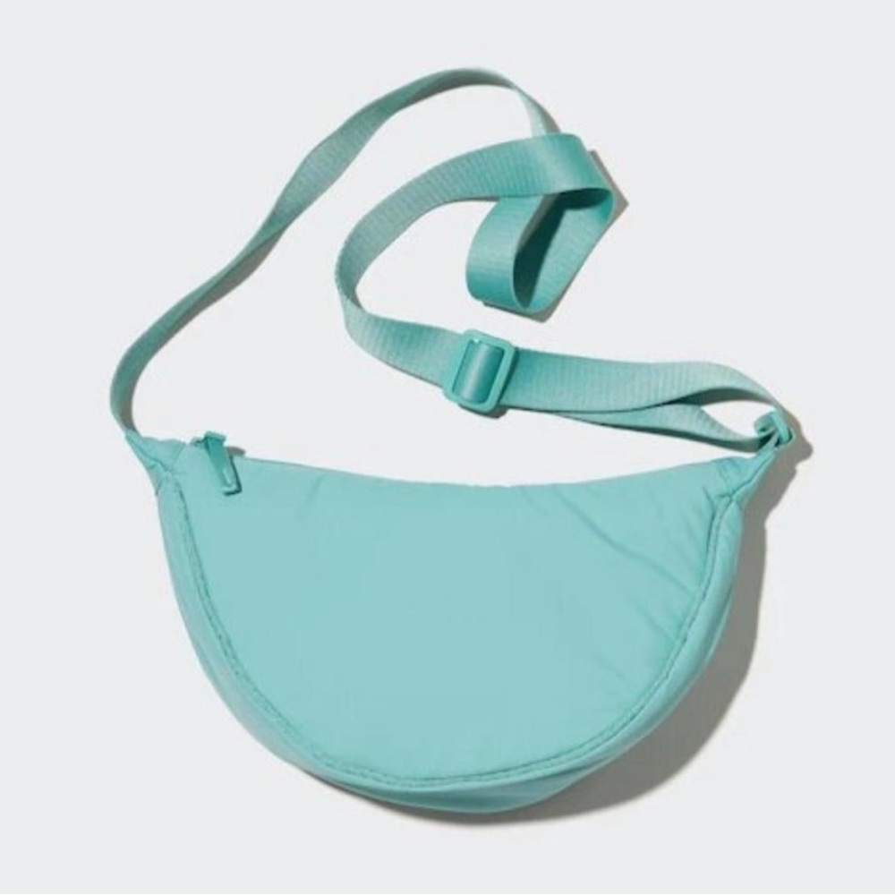 Uniqlo round mini shoulder bag - blue